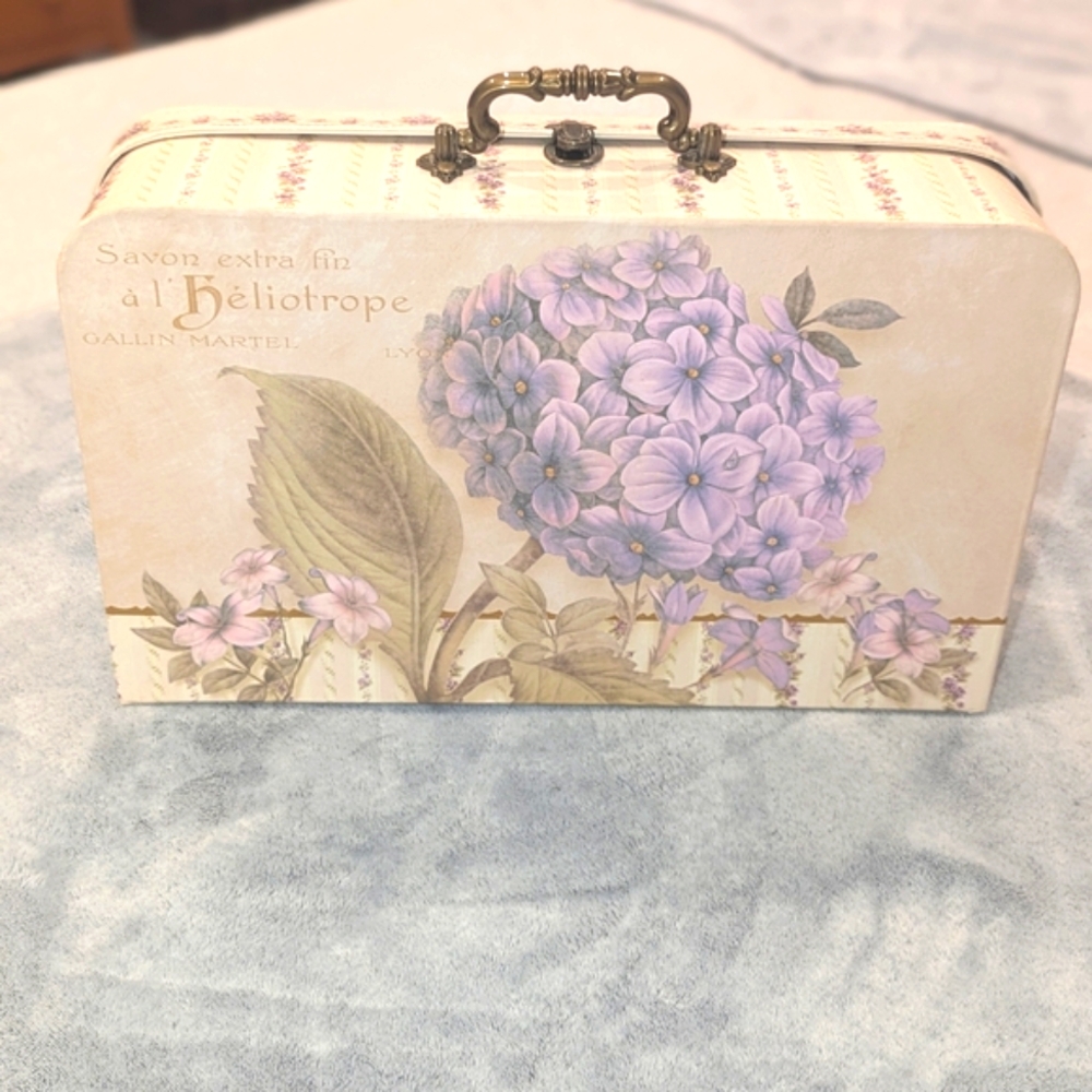 Vintage Tri-Coastal Hydrangea Suitcase, by Tina Higgins 2007 Decor, EUC - Picture 10 of 10